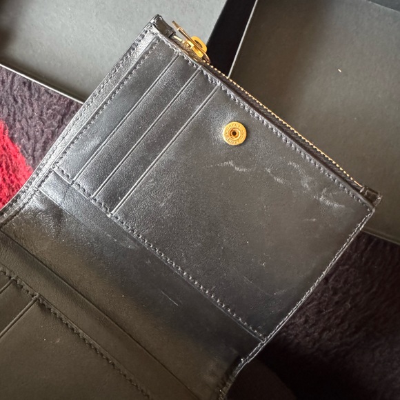 Yves Saint Laurent Black and Gold Crocodile-Embossed Wallet FIRM - Picture 11 of 14